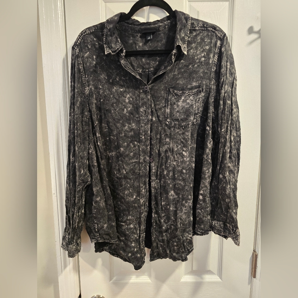Torrid Black and Gray Button Down Shirt